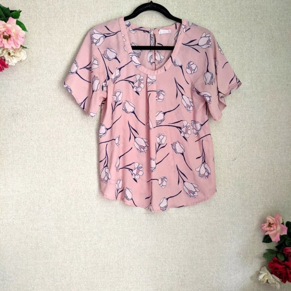 3/$30 Sienna Sky Keyhole Back Floral Swing Blouse - Picture 1 of 4